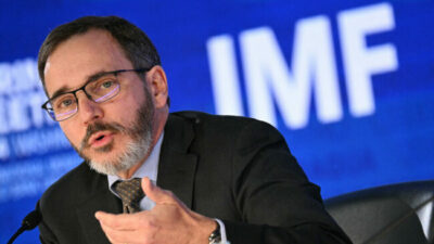 El FMI pronostica 150 por ciento de inflación y más recesión