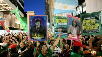 Como si no hubiera existido la masiva marcha universitaria