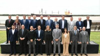 Cumbre de intendentes en Rosario: Francos advirtió que «el gobierno subsidia el transporte con la Sube»
