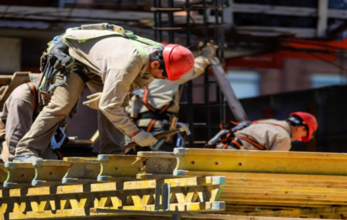 La reforma laboral no está en el borrador de la nueva Ley Ómnibus pero se agregaría en el dictamen
