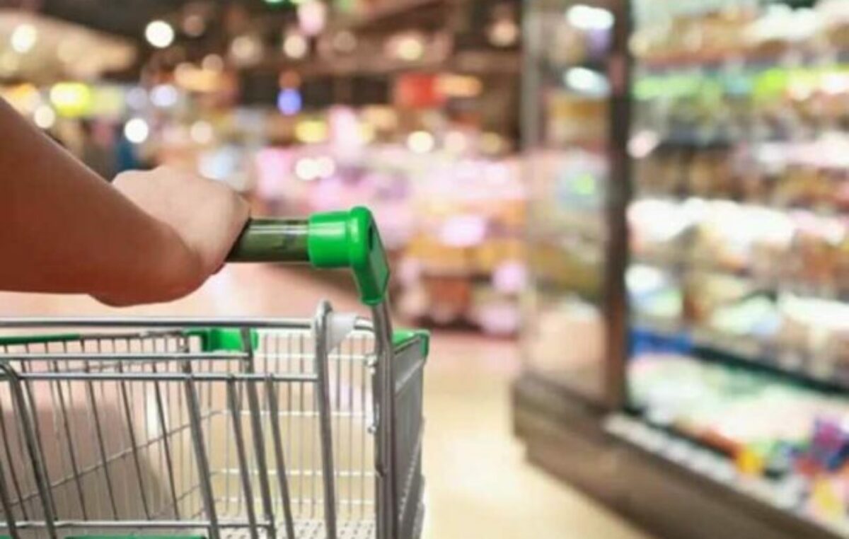 No hay plata: en medio de la escalada inflacionaria, la gente se vuelca a las segundas marcas