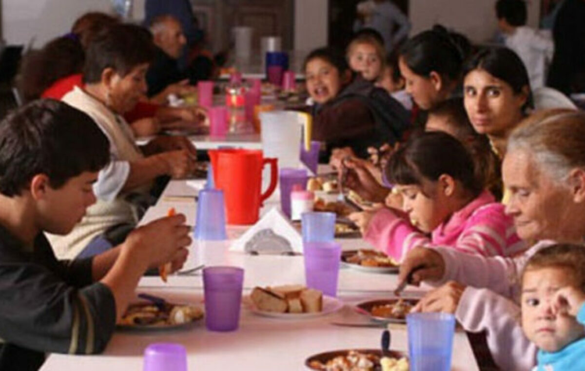 La demanda en comedores y merenderos rosarinos creció al doble durante los últimos meses