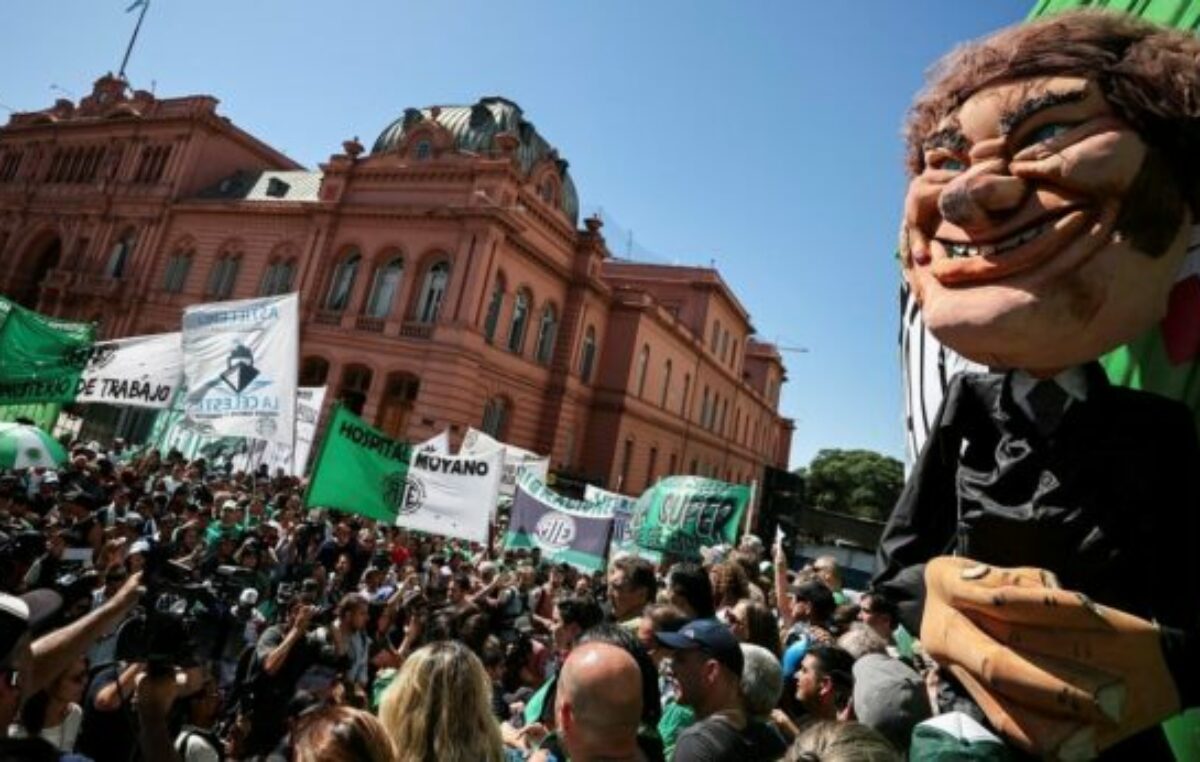 El Gobierno y la CGT endurecen posturas a días del paro general