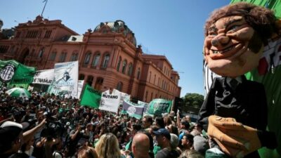 El Gobierno y la CGT endurecen posturas a días del paro general