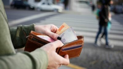 Salarios e ingresos versus inflación