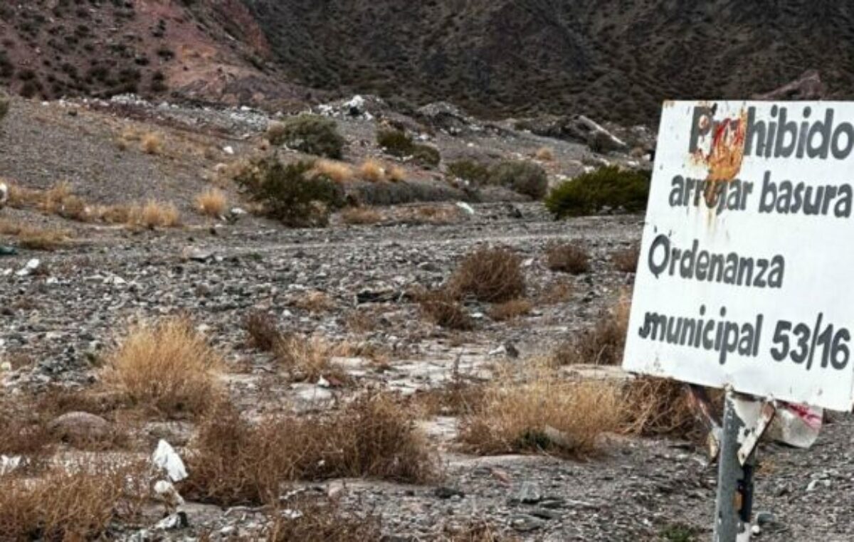 Vecinos denuncian que el municipio de Las Heras contamina la montaña