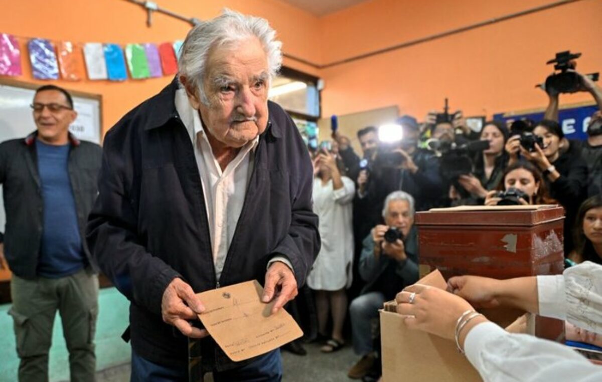 Antes de votar, José «Pepe» Mujica criticó a Javier Milei y afirmó que la relación «es difícil»