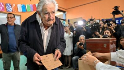 Antes de votar, José «Pepe» Mujica criticó a Javier Milei y afirmó que la relación «es difícil»