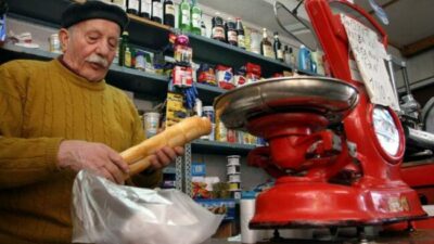 La inflación cede y los salarios se recuperan, pero igual la plata no alcanza