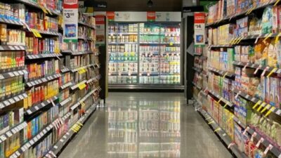 Los argentinos compraron un 12,8% menos en supermercados que en 2023