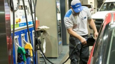 ¿A donde va el impuesto al combustible?: el gobierno recaudó millonaria suma y transfirió menos de la mitad de lo que corresponde a obras viales