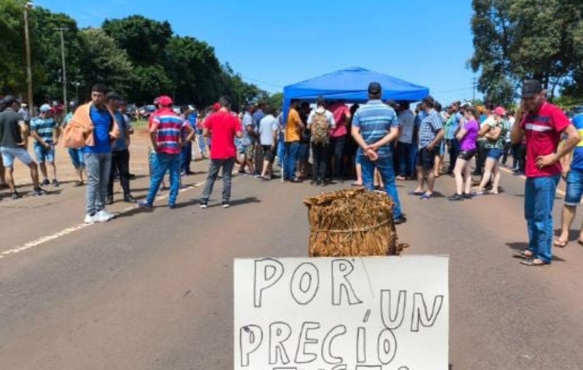 Continúa el bloqueo de productores tabacaleros en la ruta nacional 14 en Alem: piden un precio de acopio de 3200 pesos por kilo