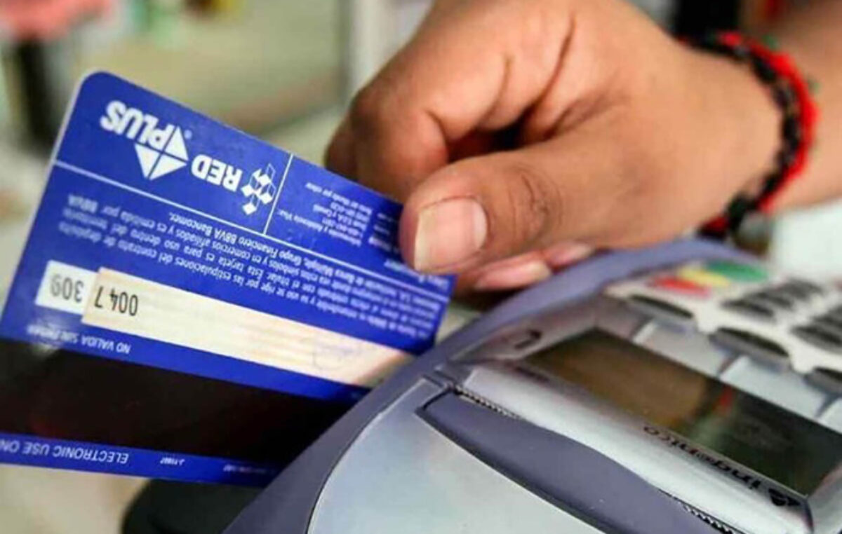 Cinco de diez compras de comida ya se hacen con tarjeta de crédito