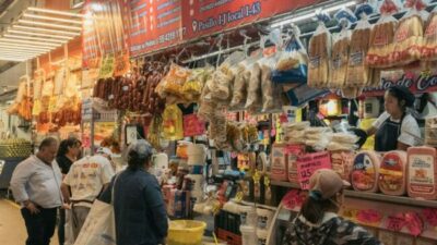 Cómo puede afectar a la economía de México que Trump haya impuesto un arancel del 25% a todos sus productos