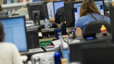 Cae el empleo formal y crece el monotributo social