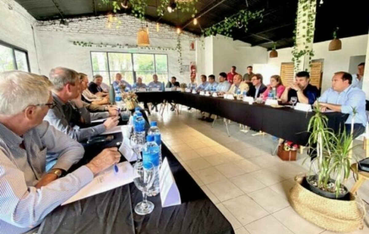 Con la interna judicializada, los intendentes radicales copan el comité de la provincia de Buenos Aires