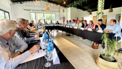 Con la interna judicializada, los intendentes radicales copan el comité de la provincia de Buenos Aires