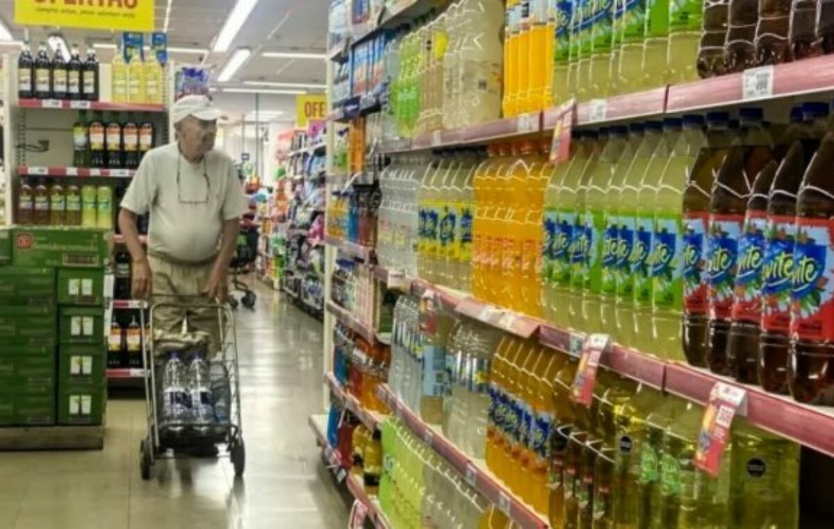 El consumo sigue en caída y las ventas de supermercados acumulan 15 meses de retracción