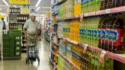 El consumo sigue en caída y las ventas de supermercados acumulan 15 meses de retracción