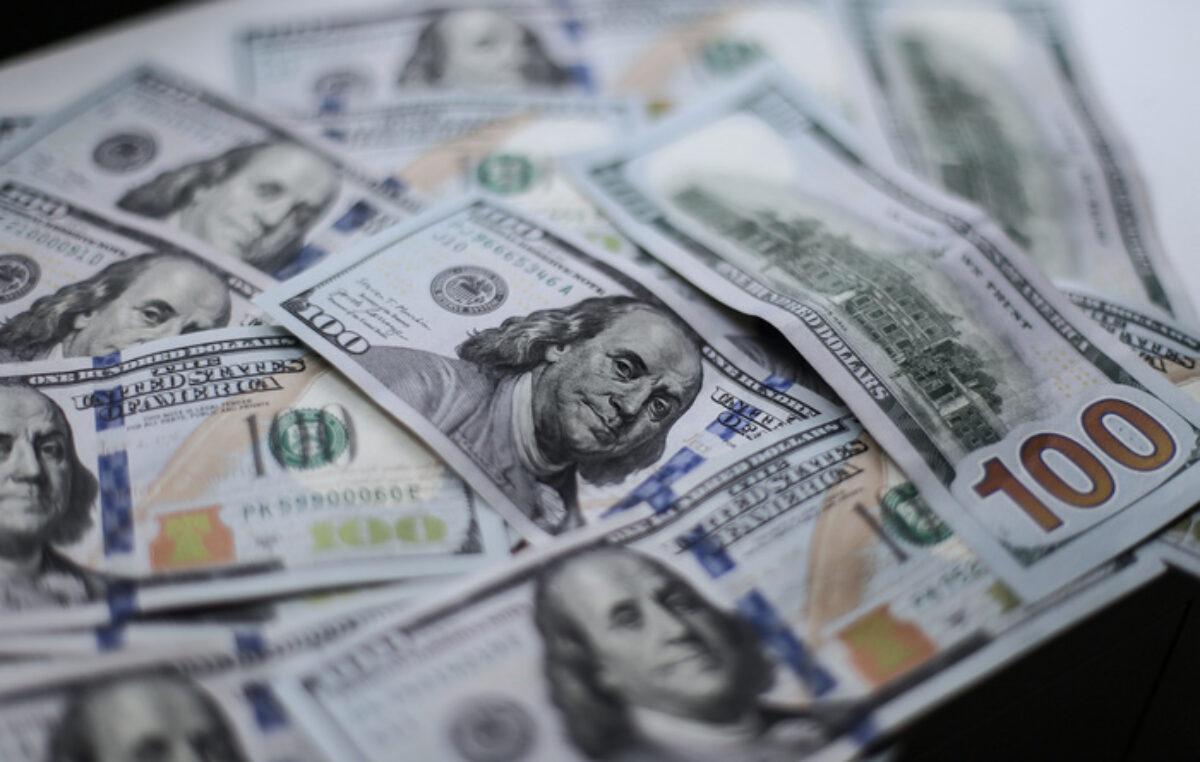 La presión sobre el dólar es cada vez más intensa