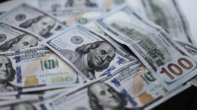 La presión sobre el dólar es cada vez más intensa