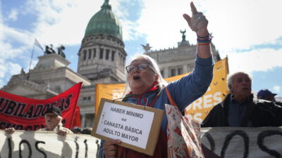 La represión, los jubilados y la peor crisis de Milei