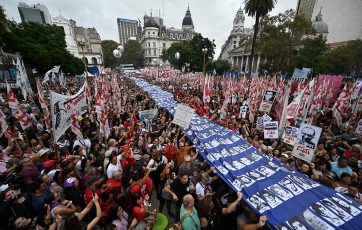 A 49 años del golpe, una multitud renovó su compromiso por la memoria, la verdad y la justicia