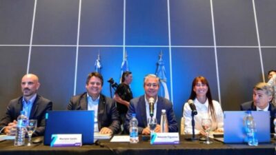 El gobernador de Neuquén e intendentes acordaron aplicar soluciones de inteligencia artificial