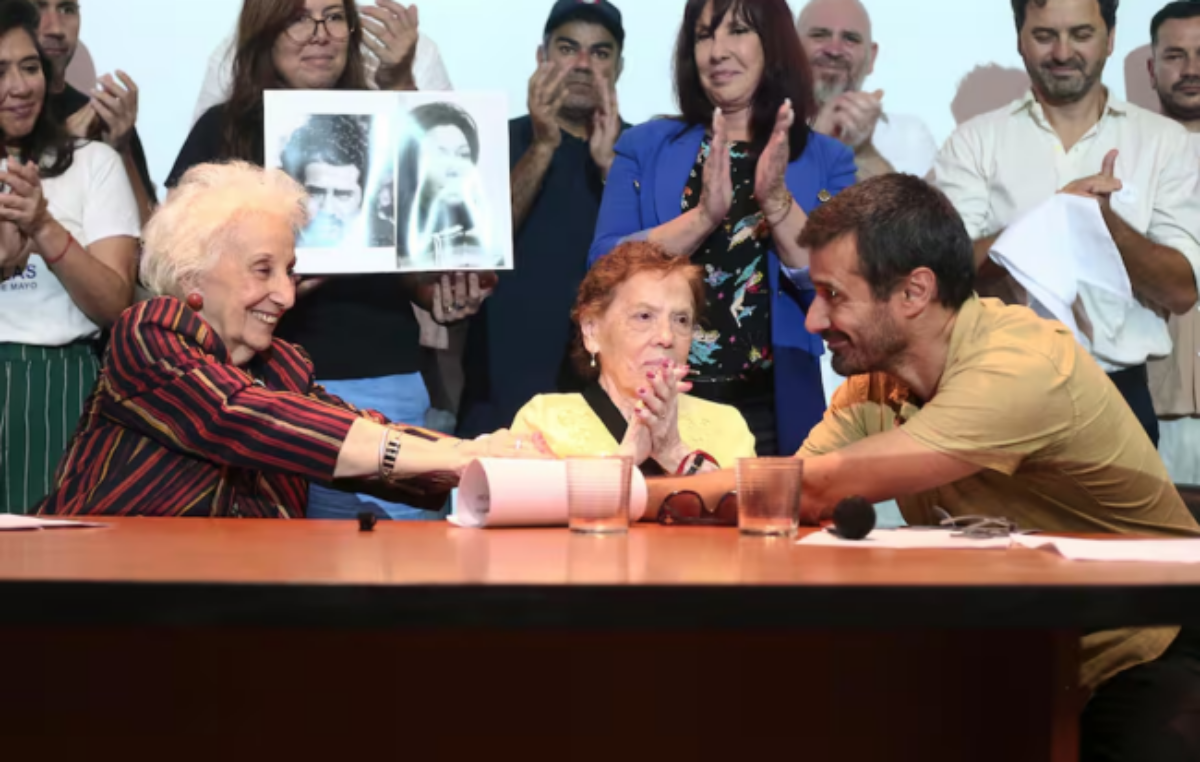 ¿Cómo hacen las Abuelas de Plaza de Mayo para que los nietos aún no encontrados conozcan su historia?