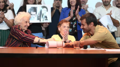 ¿Cómo hacen las Abuelas de Plaza de Mayo para que los nietos aún no encontrados conozcan su historia?