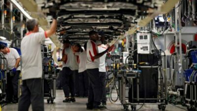 La industria no sale de la zona de recesión y, además, se preocupa por los altos costos