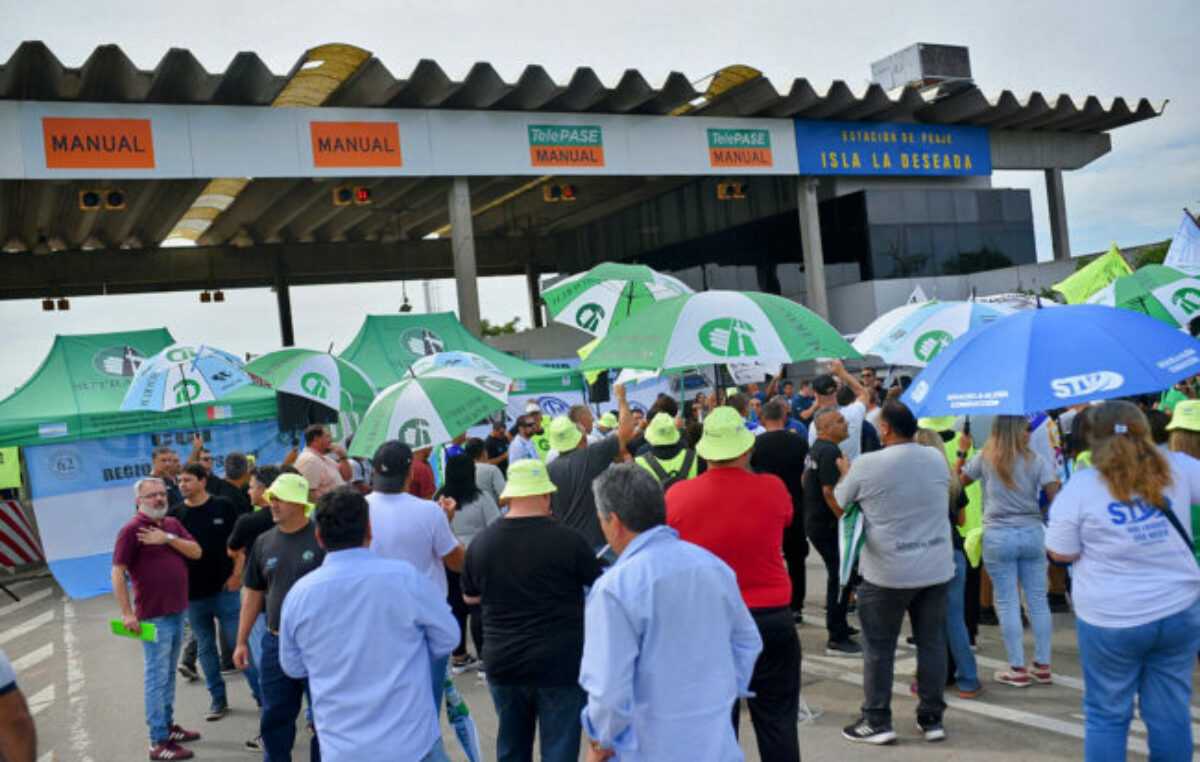 Puente Rosario-Victoria: empleados del peaje reclamaron por fuentes laborales
