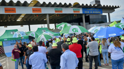Puente Rosario-Victoria: empleados del peaje reclamaron por fuentes laborales