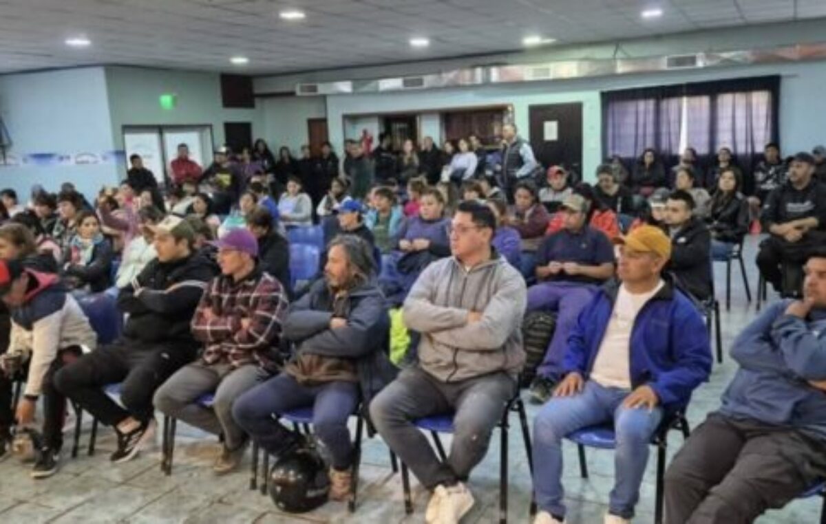 Trabajadores municipales de Esquel aceptan propuesta salarial 
