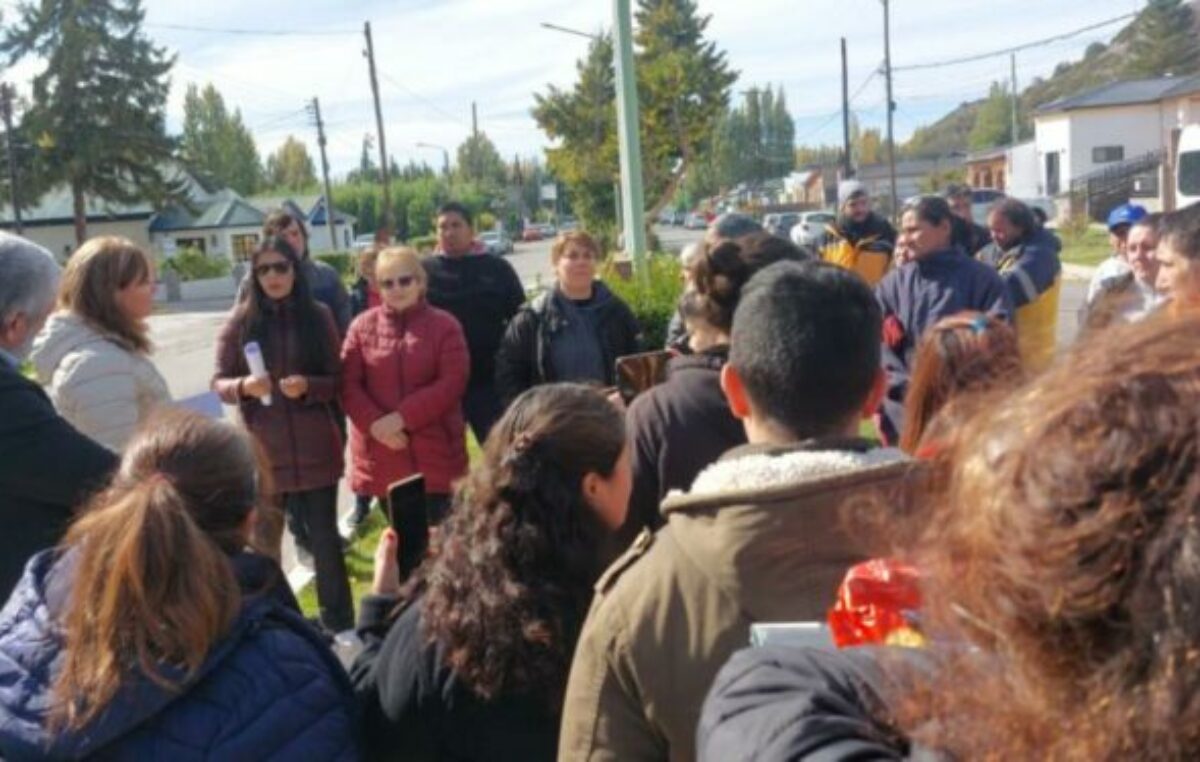 Inédito apoyo de la intendencia de Los Antiguos a paro municipal; los empleados detallaron sus bajos salarios