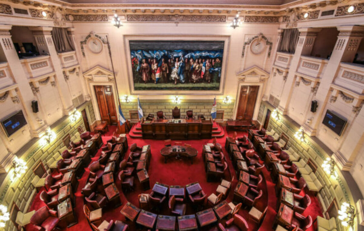 El gobernador de Santa Fe decretó que la reforma de la Carta Magna comenzará el 14 de julio.
