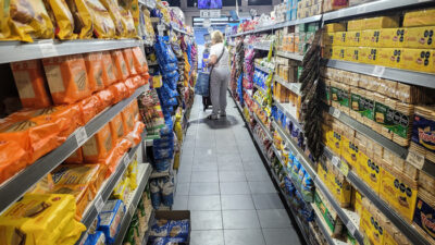 El salario mínimo, debajo de la indigencia; ni para la canasta básica de alimentos