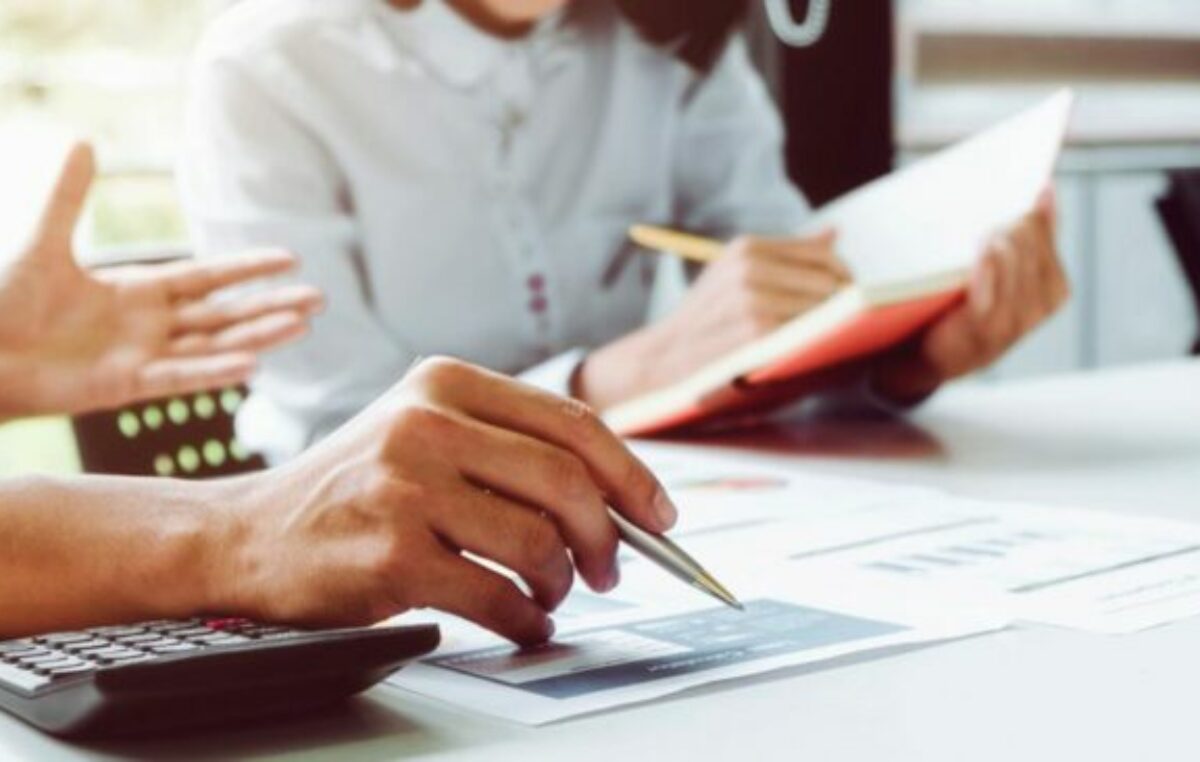 El gobierno avanza contra las indemnizaciones: quién va a aportar para los nuevos fondos de cese laboral