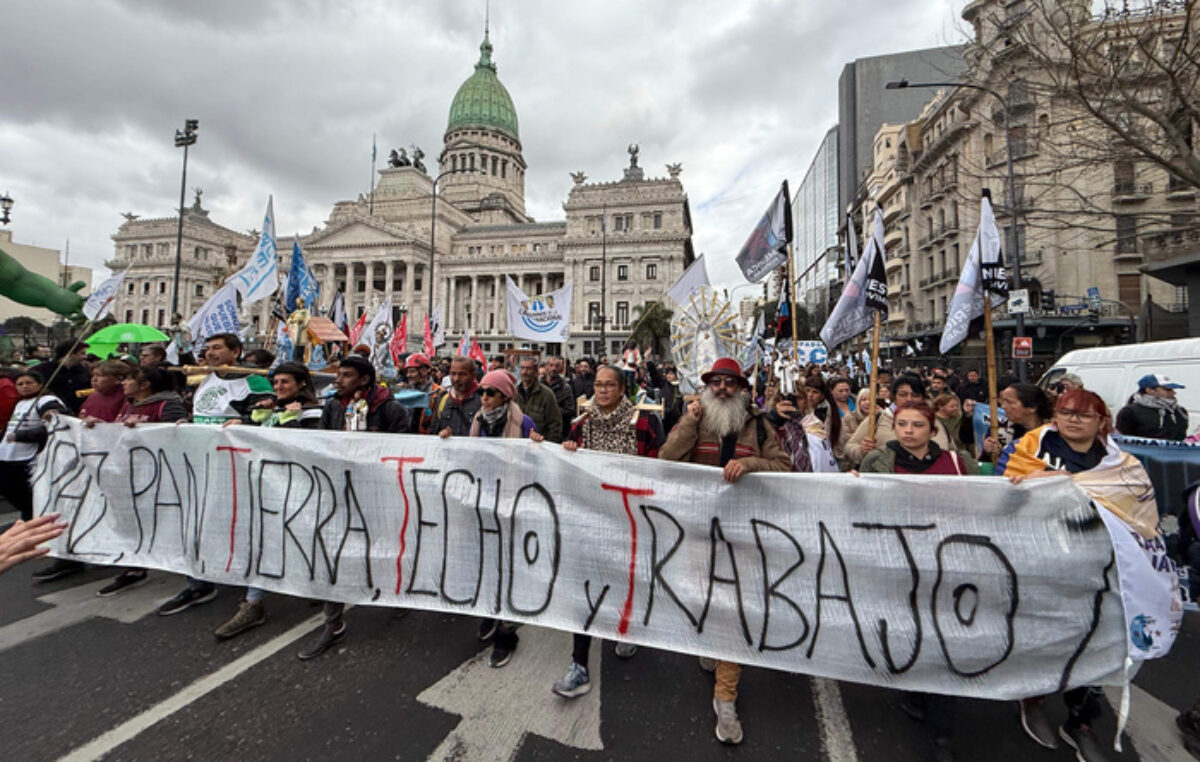 «Milei es hambre, hay que pelear»: el reclamo de los trabajadores en San Cayetano