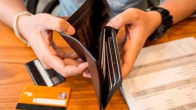 Las familias no pueden pagar sus deudas: la morosidad es la más alta en 15 años por tarjetas y préstamos