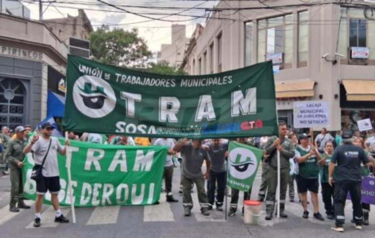 Municipales de UTRAM protestan en Santa Fe por reclamos salariales y denuncias de persecución laboral
