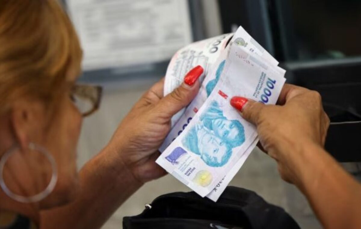 Trabajador pobre: el 72% de los empleados argentinos cobra menos de $1 millón