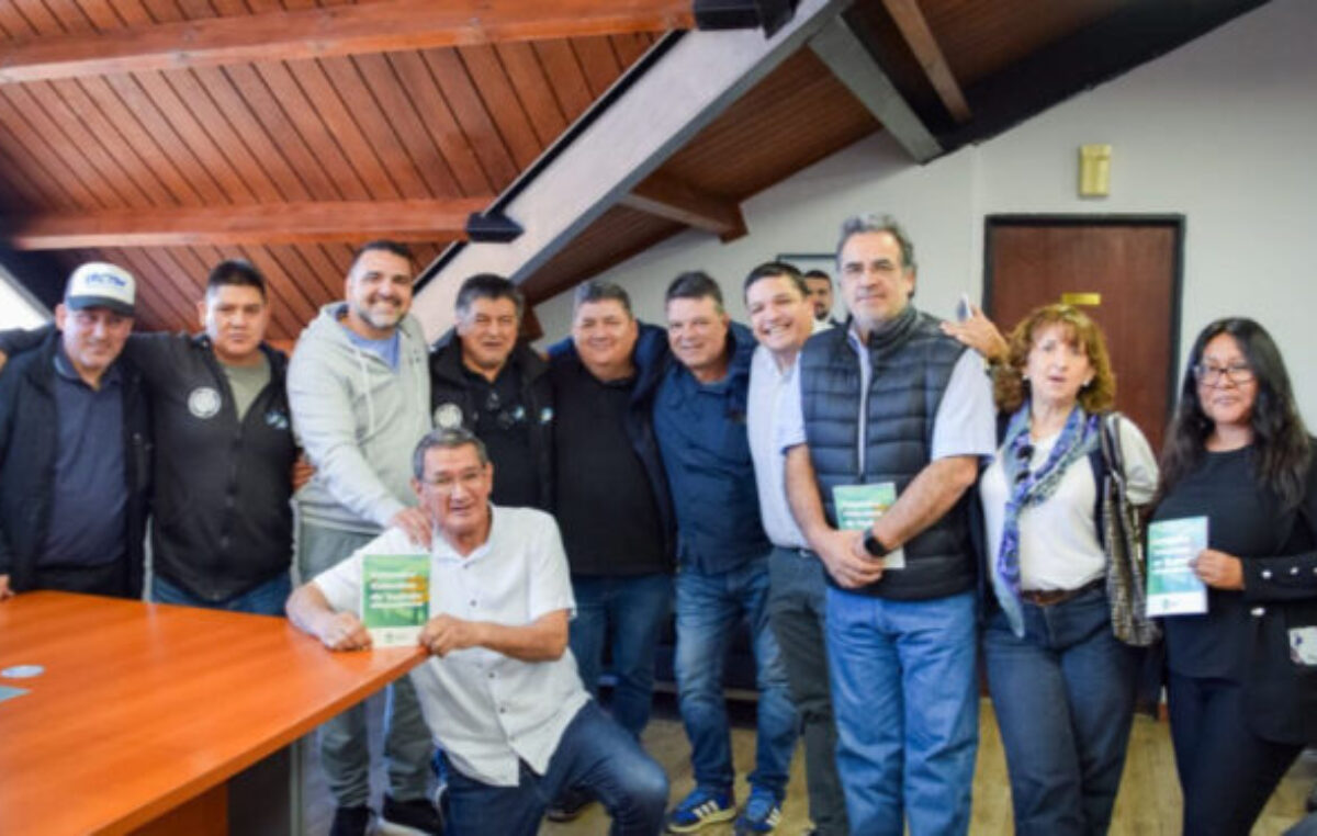 El Intendente de Ushuaia encabezó la presentación del convenio colectivo de trabajo homologado