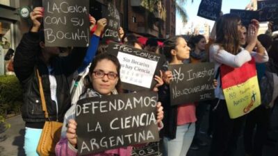 La motosierra de Caputo y Milei