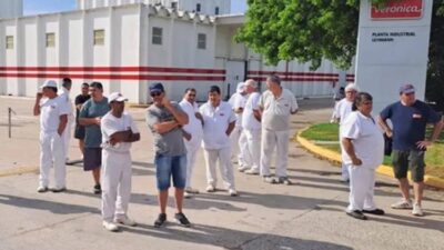 Con 700 familias sin salarios y los dueños ausentes: la doble estrategia que busca destrabar la crisis de Lácteos Verónica