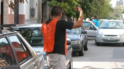 Villa Allende regula a los “naranjitas” con trabajo por cooperativa en playas públicas