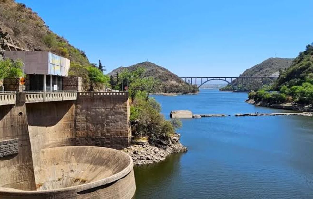 Entre curvas, montañas y agua: un recorrido por dos diques cordobeses