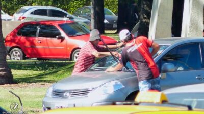 Hay al menos 1395 cuidacoches en Rosario, y el Concejo analiza la implementación de la ley