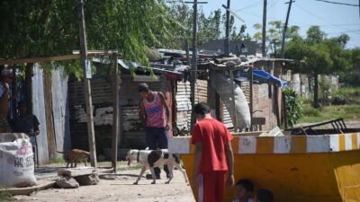 Barrios populares en Santa Fe: 7 de cada 10 hogares no cubren lo básico y el 64% tiene dificultades para acceder a alimentos